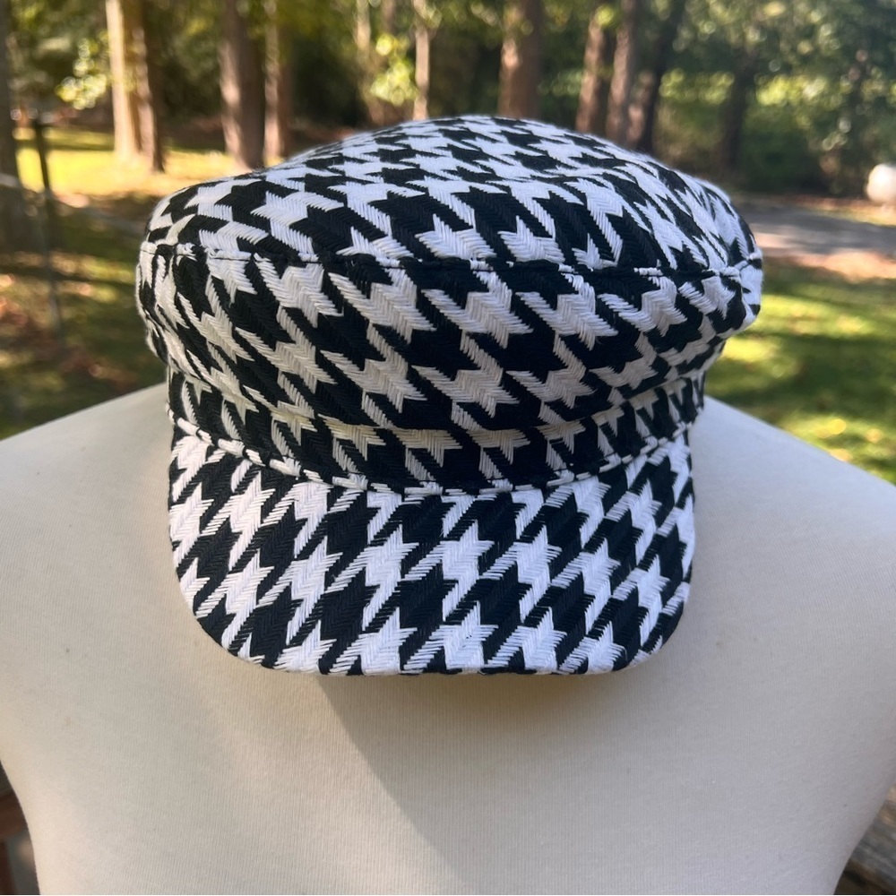 Houndstooth cabbie style hat - Picture 5 of 9